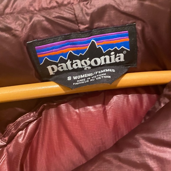 Women’s Patagonia Puffer - Picture 2 of 5